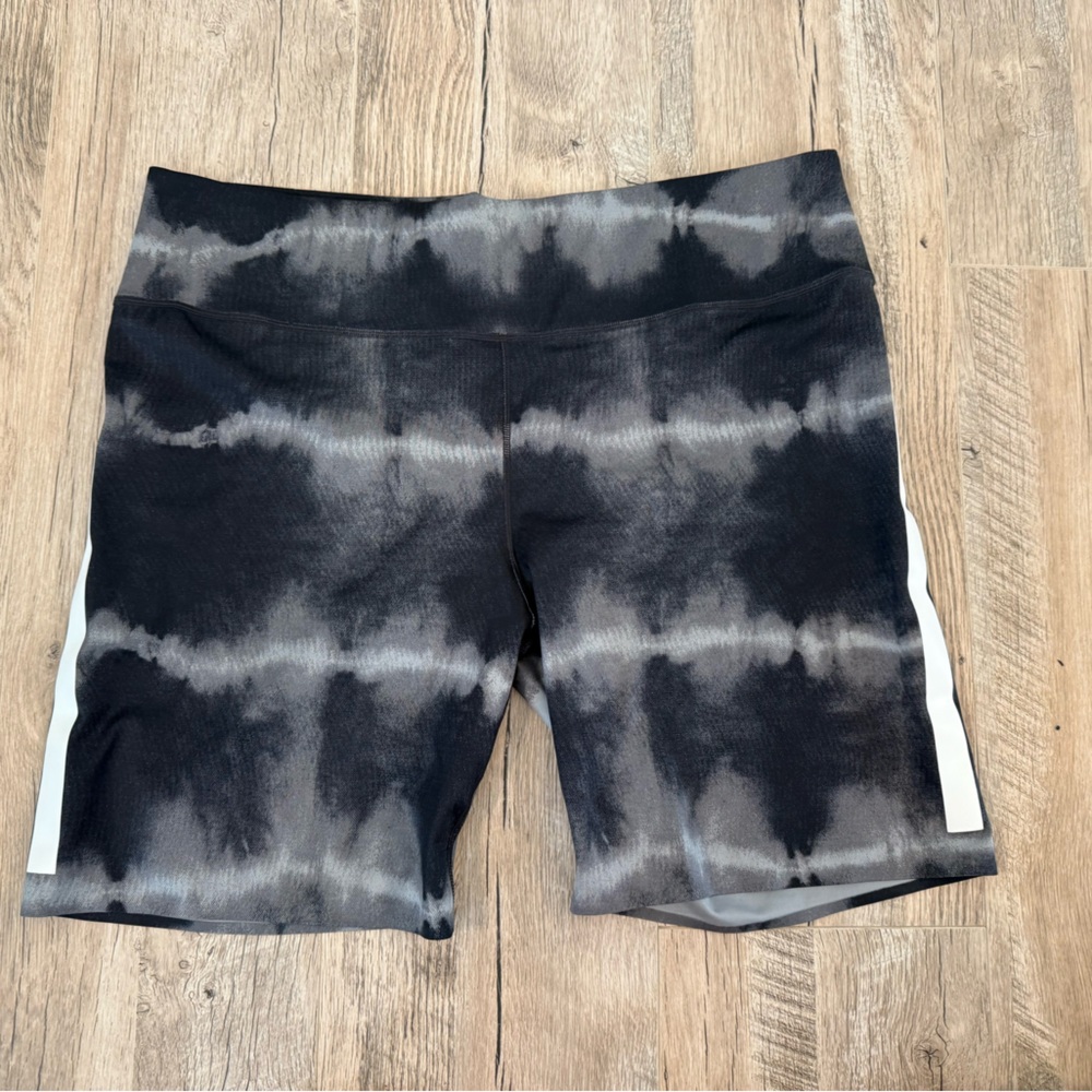 NWT! Nike One Luxe Black and Gray Bike Shorts